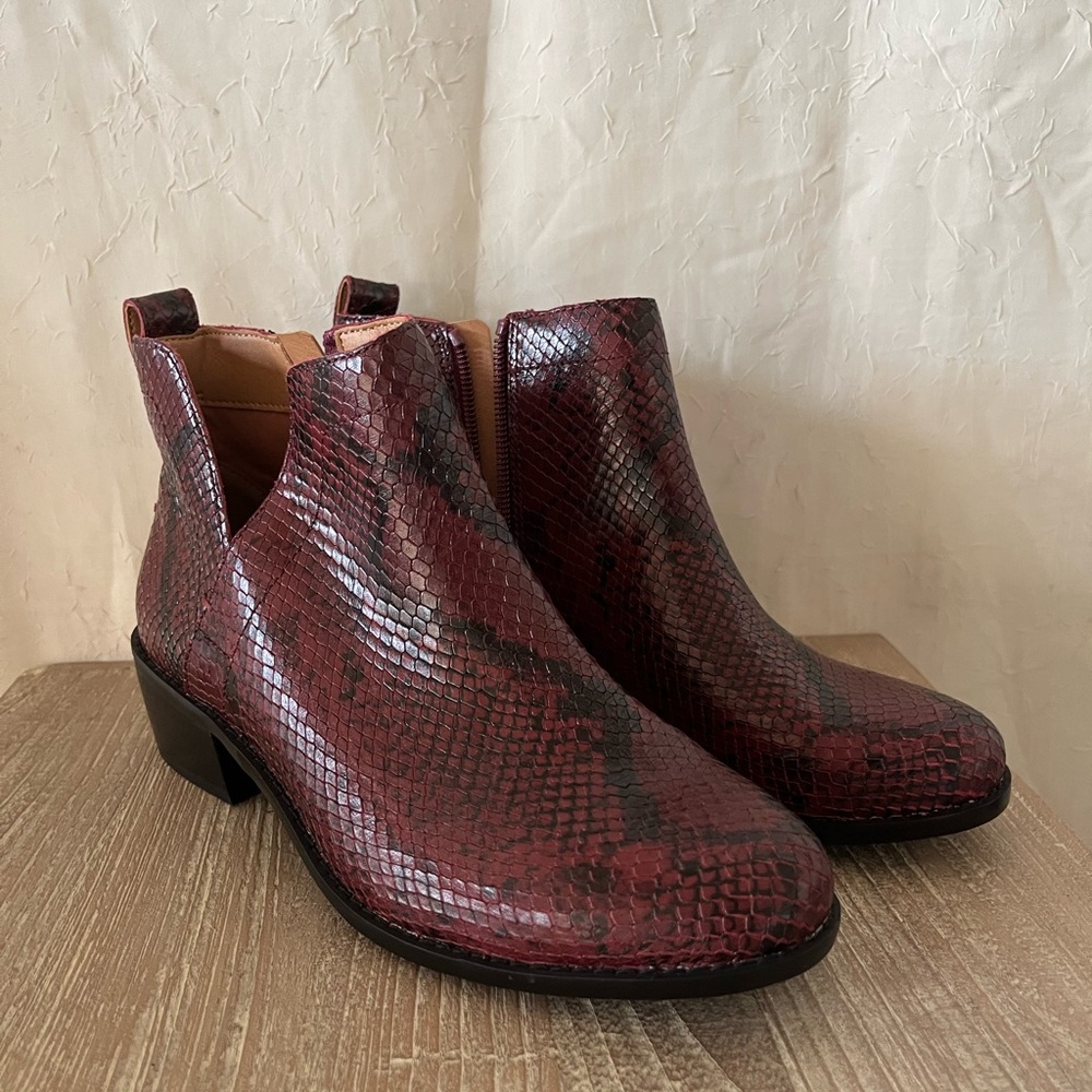 Vionic Clara Boa ankle boots